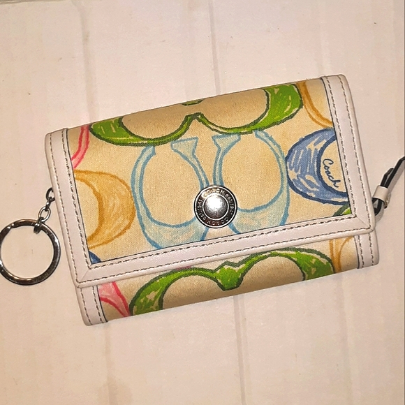 Like New COACH Vintage Hampton's Scribble Wallet - Picture 2 of 16